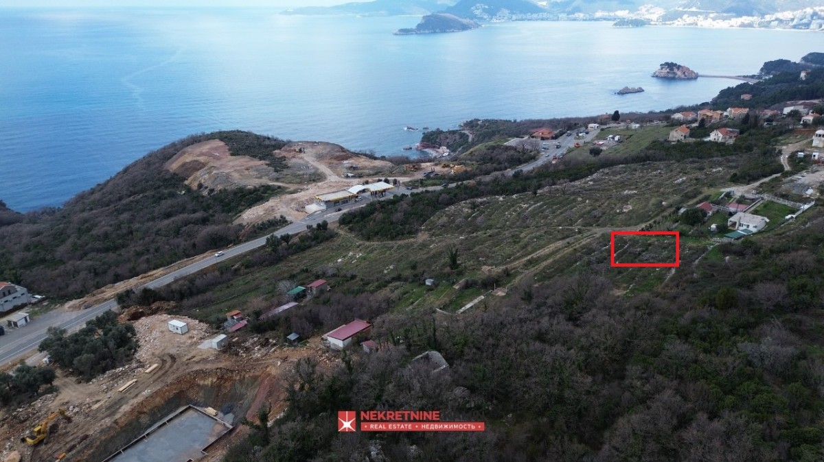 A developed plot of land with a sea view in Blizikuće